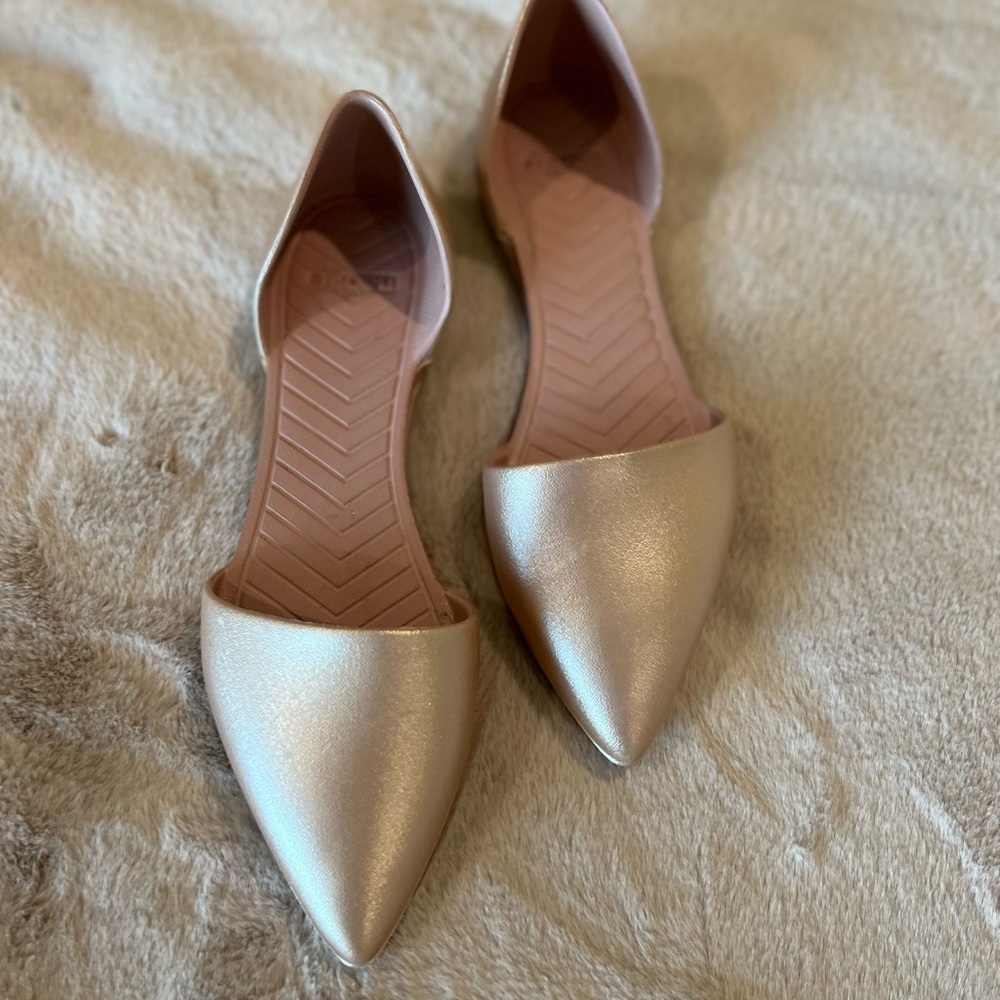 Native Aubrey point toe shoe